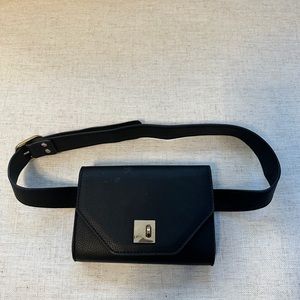 Black belt bag like new